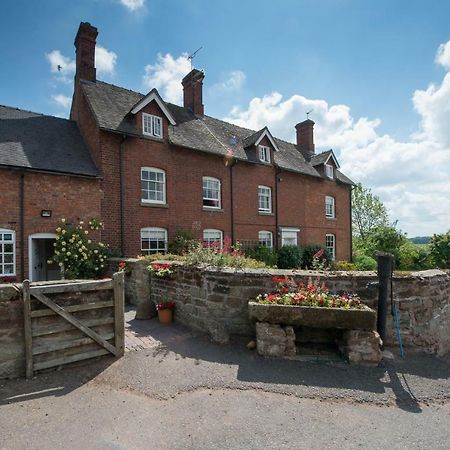 Moreton Hall Farm Bed and Breakfast Newport  Eksteriør billede