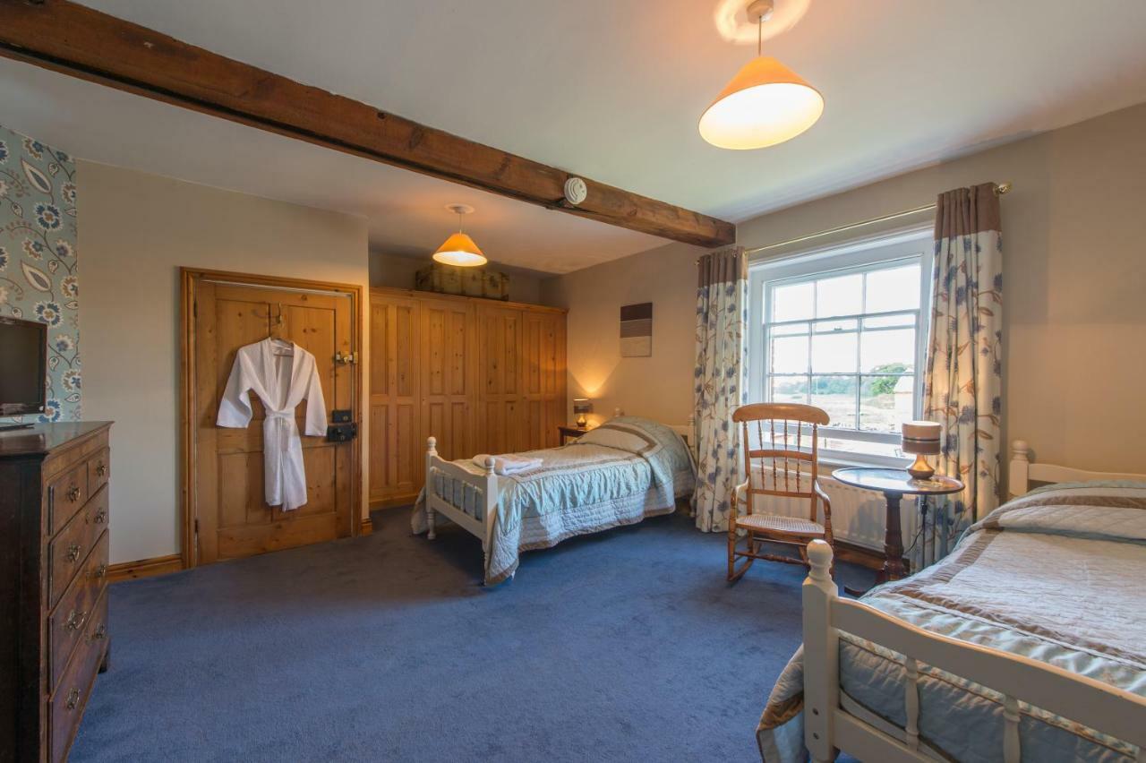 Moreton Hall Farm Bed and Breakfast Newport  Eksteriør billede