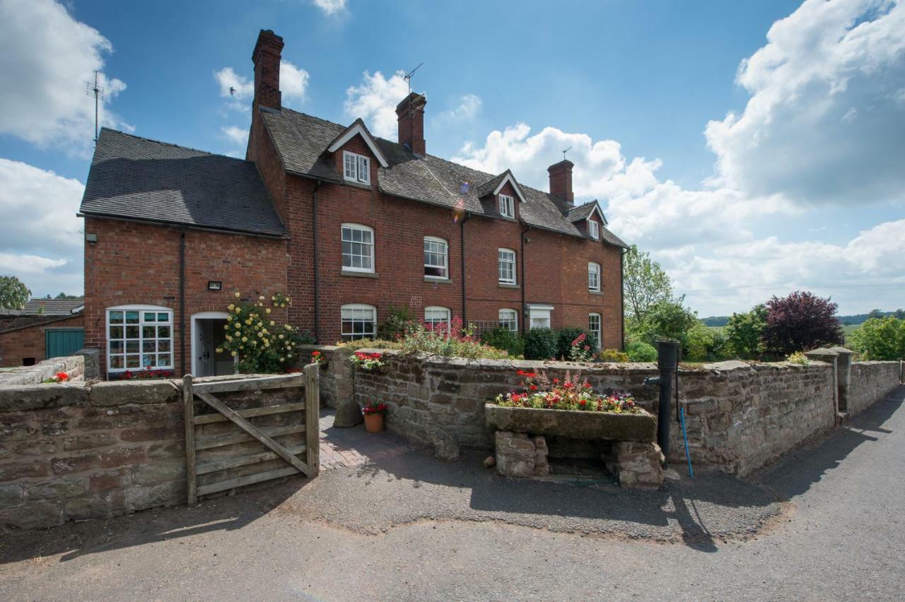 Moreton Hall Farm Bed and Breakfast Newport  Eksteriør billede