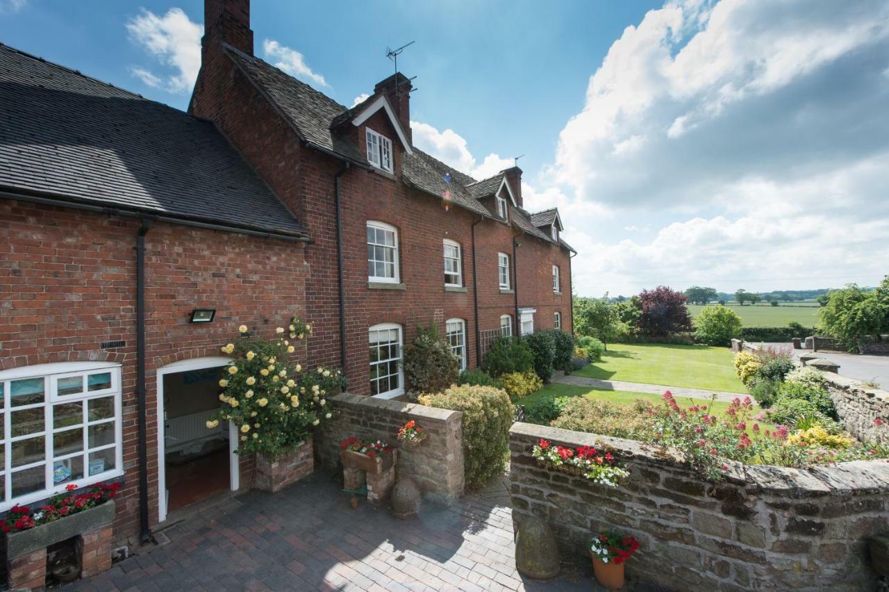 Moreton Hall Farm Bed and Breakfast Newport  Eksteriør billede