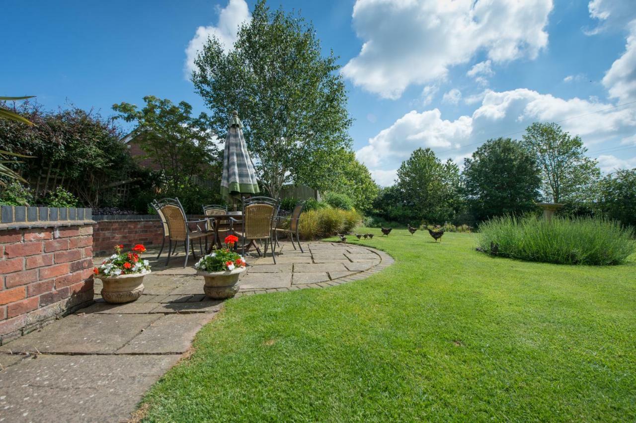 Moreton Hall Farm Bed and Breakfast Newport  Eksteriør billede